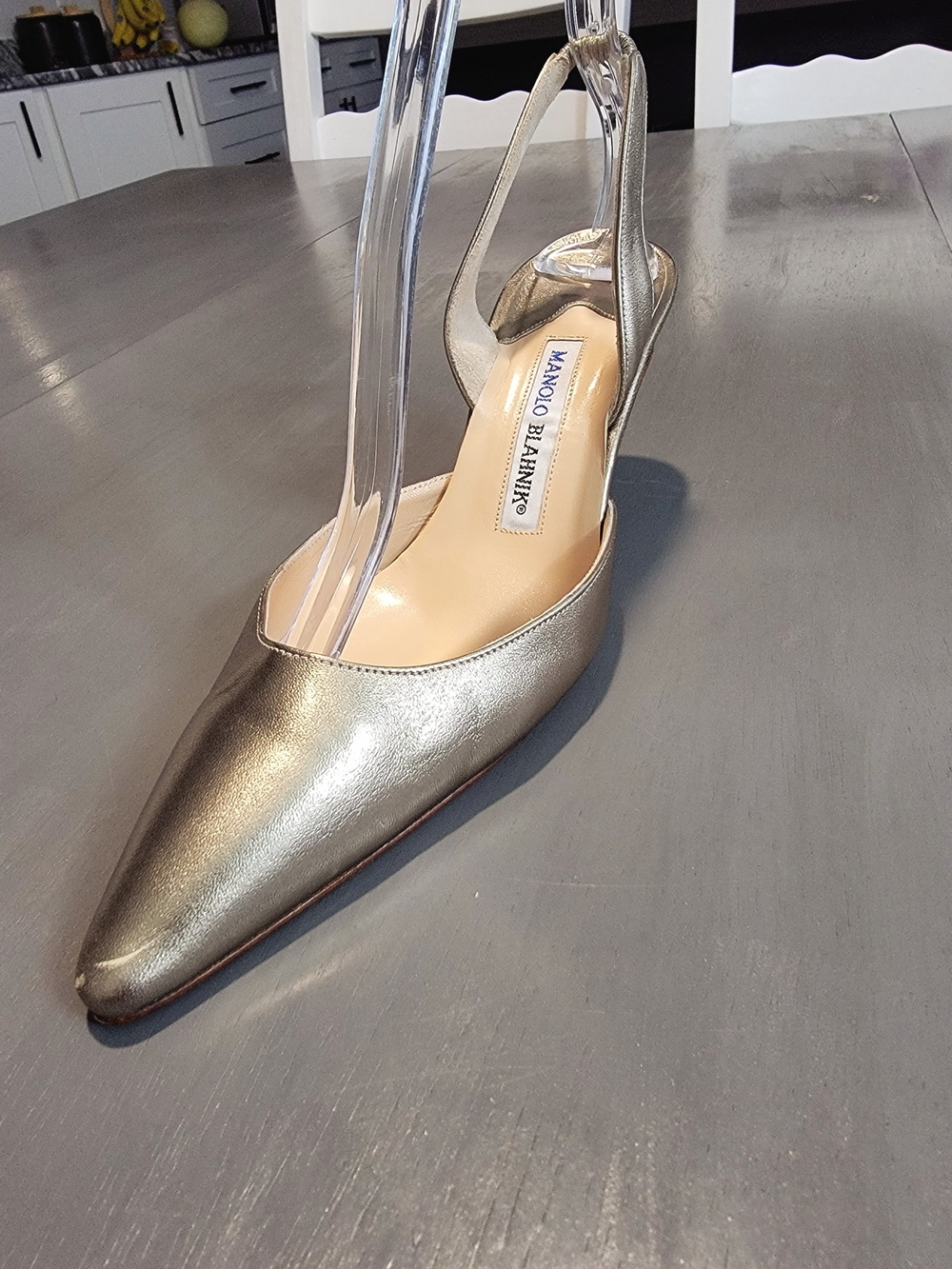 MANOLO BLAHNIK Carolyne Gold Metallic Leather Slingback Kitten Heels Size 37.5